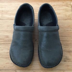 Like New! b.o.c. Clogs 8.5 Green